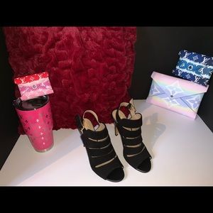 Isola velvet heels 👠